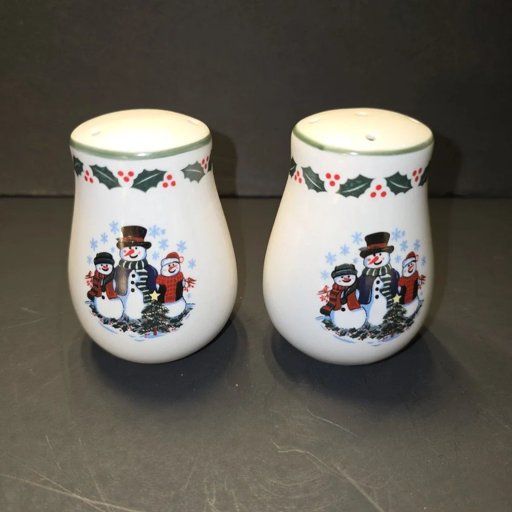 GEI Snowman Family Salt & Pepper Christmas w Stoppers Holly Berry 3.5